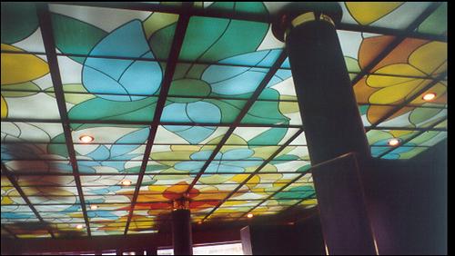 Sculptuur: “Plafond in de La Fontaine eetzaal van cruiseschip De Amsterdam” van Lia Koster - Glaskunst